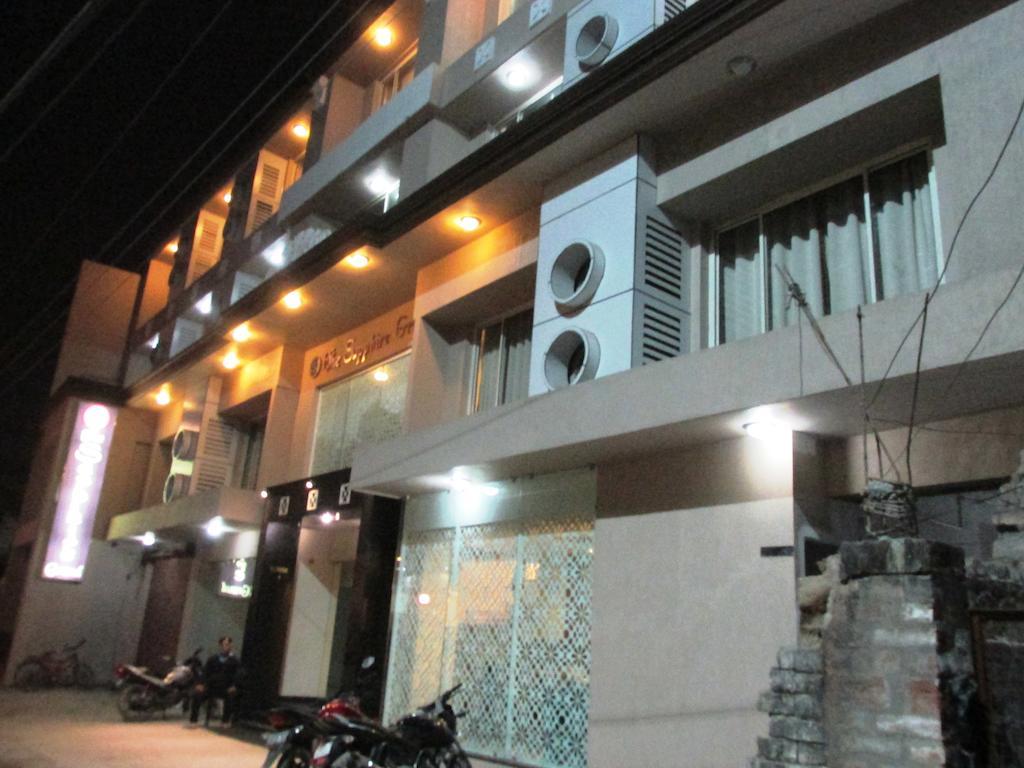 The Sapphire Grand Hotel Varanasi Exterior photo